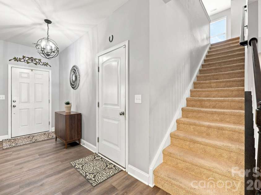 7211 Barefoot Forest Drive, Charlotte, NC 28269.  MLS# CAR4405612, YatesRealty ID 42627. 