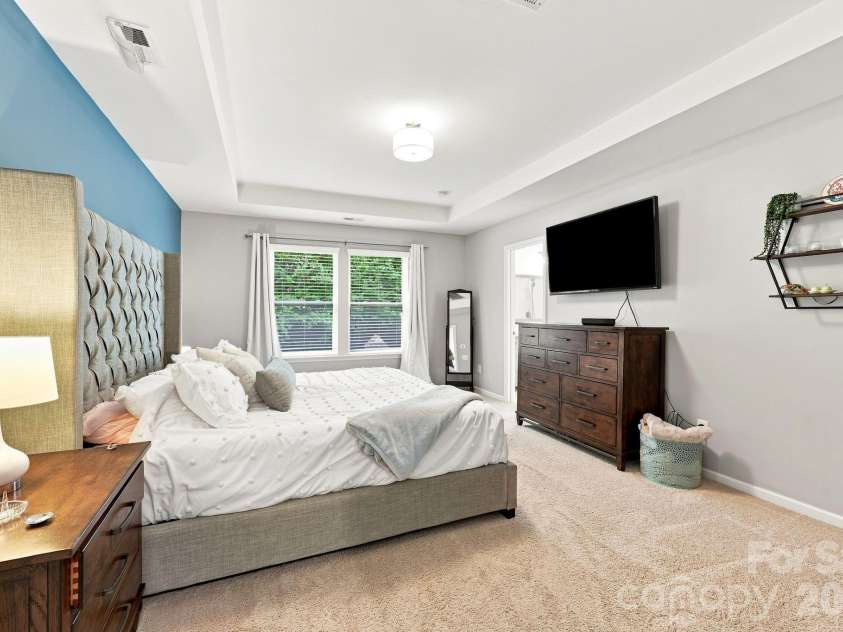 7211 Barefoot Forest Drive, Charlotte, NC 28269.  MLS# CAR4405612, YatesRealty ID 42627. 