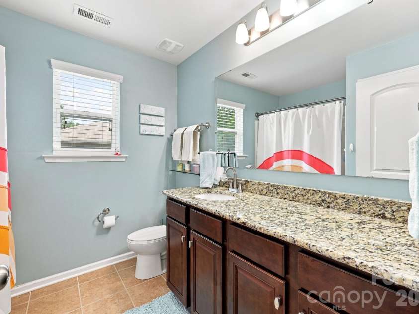 7211 Barefoot Forest Drive, Charlotte, NC 28269.  MLS# CAR4405612, YatesRealty ID 42627. 