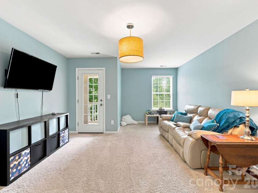 7211 Barefoot Forest Drive, Charlotte, NC 28269.  MLS# CAR4405612, YatesRealty ID 42627. 
