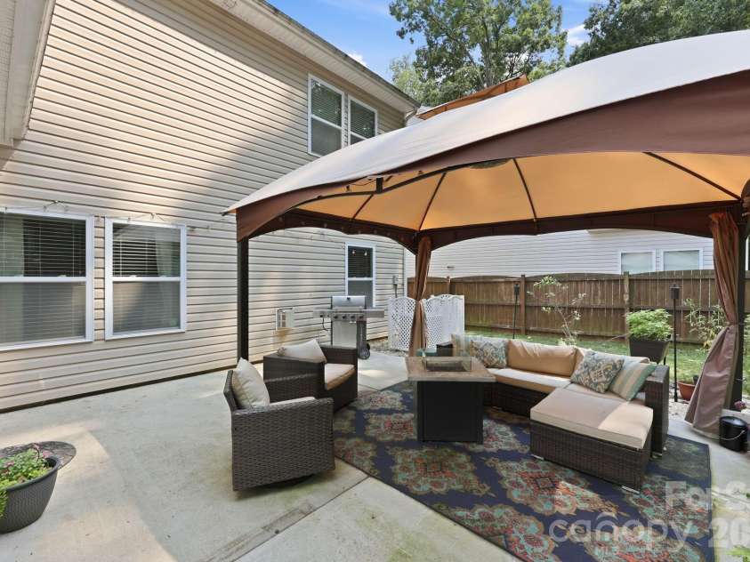 7211 Barefoot Forest Drive, Charlotte, NC 28269.  MLS# CAR4405612, YatesRealty ID 42627. 