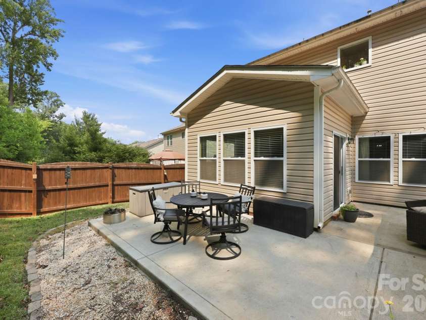 7211 Barefoot Forest Drive, Charlotte, NC 28269.  MLS# CAR4405612, YatesRealty ID 42627. 