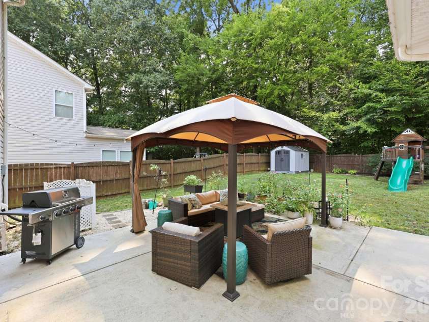 7211 Barefoot Forest Drive, Charlotte, NC 28269.  MLS# CAR4405612, YatesRealty ID 42627. 