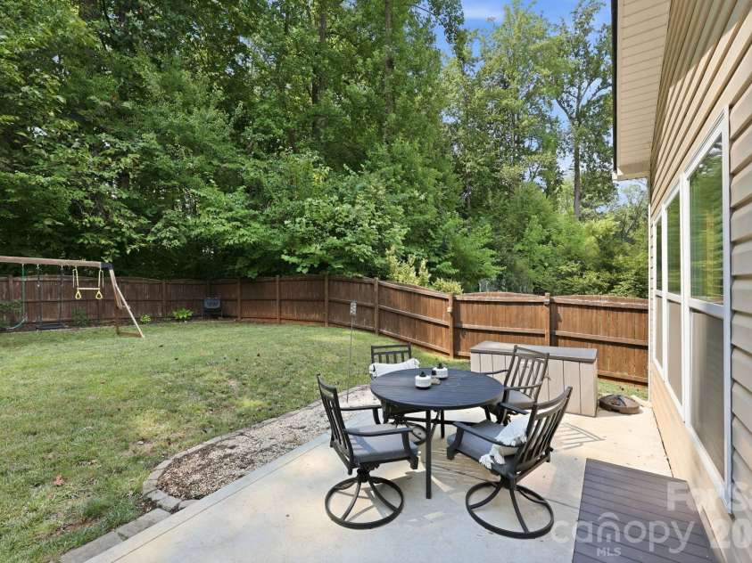 7211 Barefoot Forest Drive, Charlotte, NC 28269.  MLS# CAR4405612, YatesRealty ID 42627. 