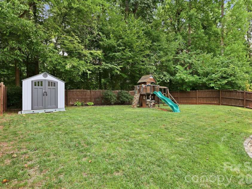 7211 Barefoot Forest Drive, Charlotte, NC 28269.  MLS# CAR4405612, YatesRealty ID 42627. 