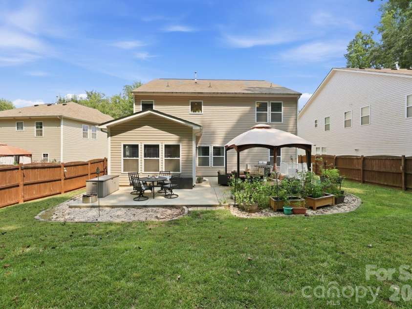 7211 Barefoot Forest Drive, Charlotte, NC 28269.  MLS# CAR4405612, YatesRealty ID 42627. 