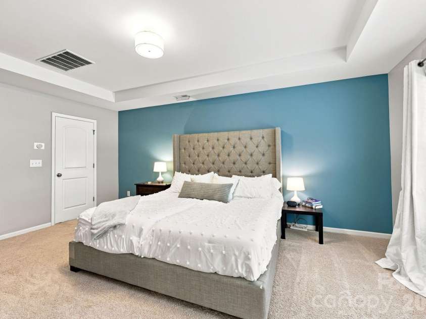 7211 Barefoot Forest Drive, Charlotte, NC 28269.  MLS# CAR4405612, YatesRealty ID 42627. 