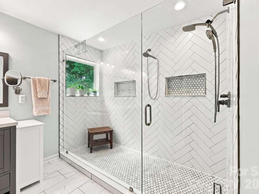 7211 Barefoot Forest Drive, Charlotte, NC 28269.  MLS# CAR4405612, YatesRealty ID 42627. 