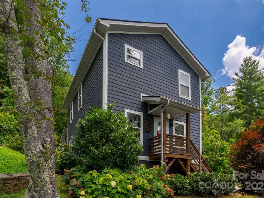 5 Koenig Way, Asheville, NC 28804.  MLS# CAR4280267, YatesRealty ID 4263. 