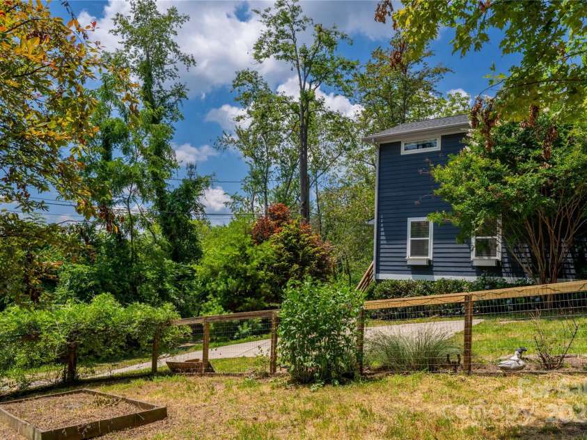 5 Koenig Way, Asheville, NC 28804.  MLS# CAR4280267, YatesRealty ID 4263. 