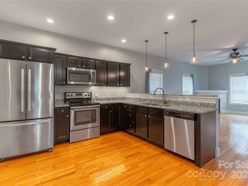 5 Koenig Way, Asheville, NC 28804.  MLS# CAR4280267, YatesRealty ID 4263. 