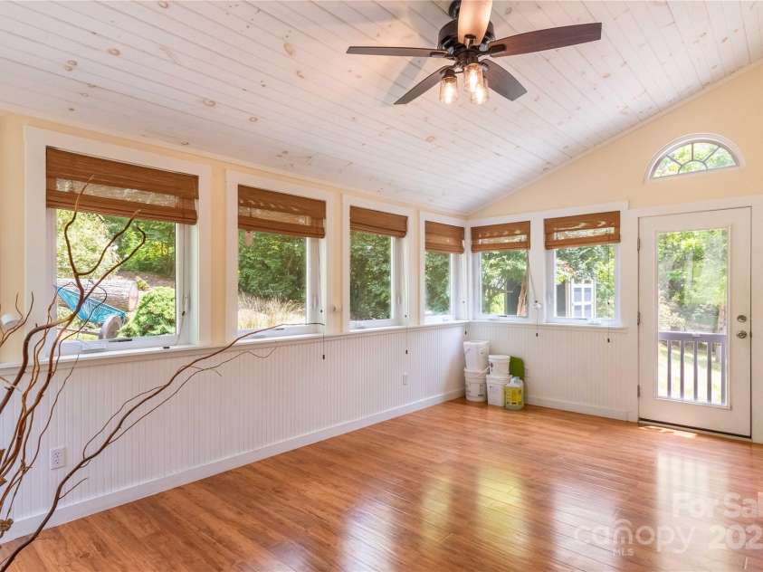5 Koenig Way, Asheville, NC 28804.  MLS# CAR4280267, YatesRealty ID 4263. 