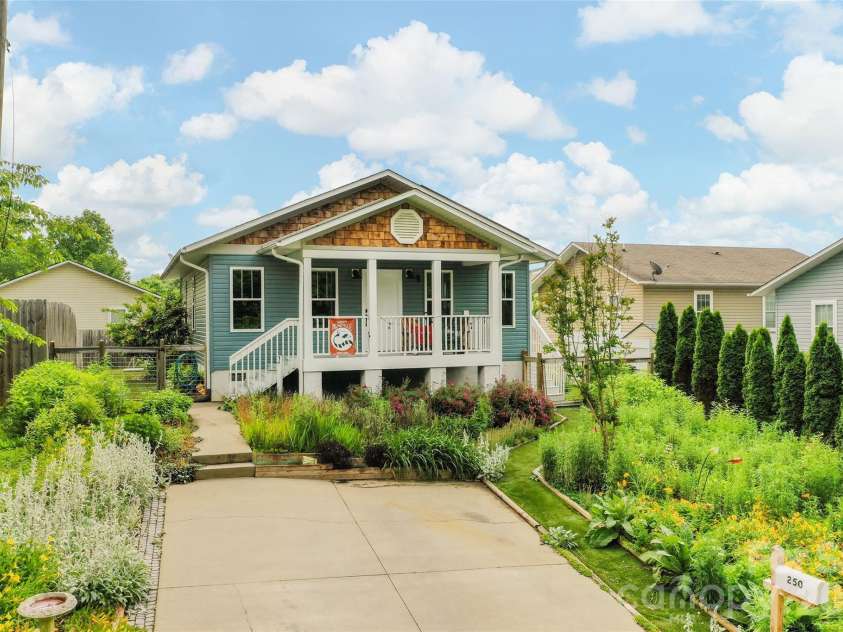 250 Virginia Avenue, Asheville, NC 28806.  MLS# CAR4411751, YatesRealty ID 42630. 
