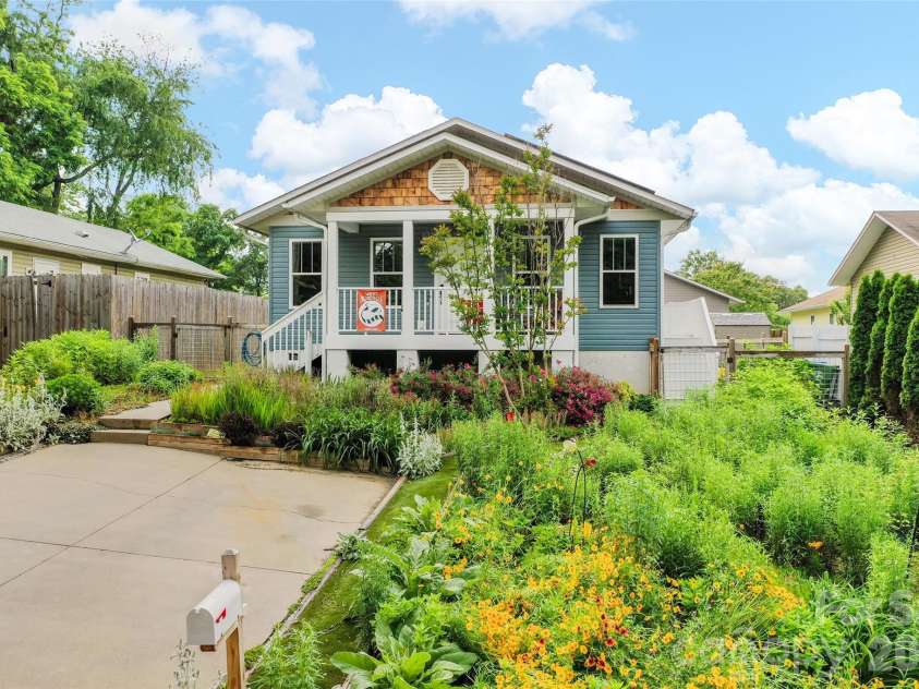 250 Virginia Avenue, Asheville, NC 28806.  MLS# CAR4411751, YatesRealty ID 42630. 