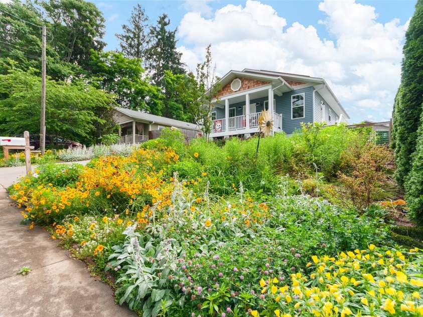 250 Virginia Avenue, Asheville, NC 28806.  MLS# CAR4411751, YatesRealty ID 42630. 