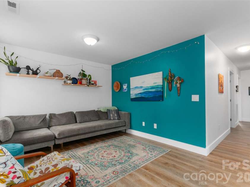 250 Virginia Avenue, Asheville, NC 28806.  MLS# CAR4411751, YatesRealty ID 42630. 