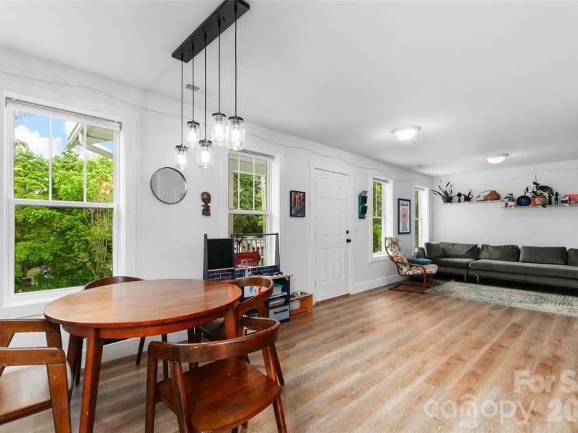 250 Virginia Avenue, Asheville, NC 28806.  MLS# CAR4411751, YatesRealty ID 42630. 