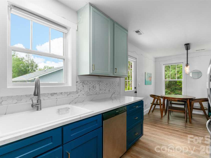 250 Virginia Avenue, Asheville, NC 28806.  MLS# CAR4411751, YatesRealty ID 42630. 