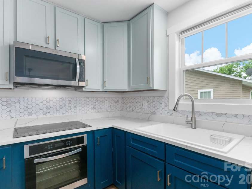 250 Virginia Avenue, Asheville, NC 28806.  MLS# CAR4411751, YatesRealty ID 42630. 
