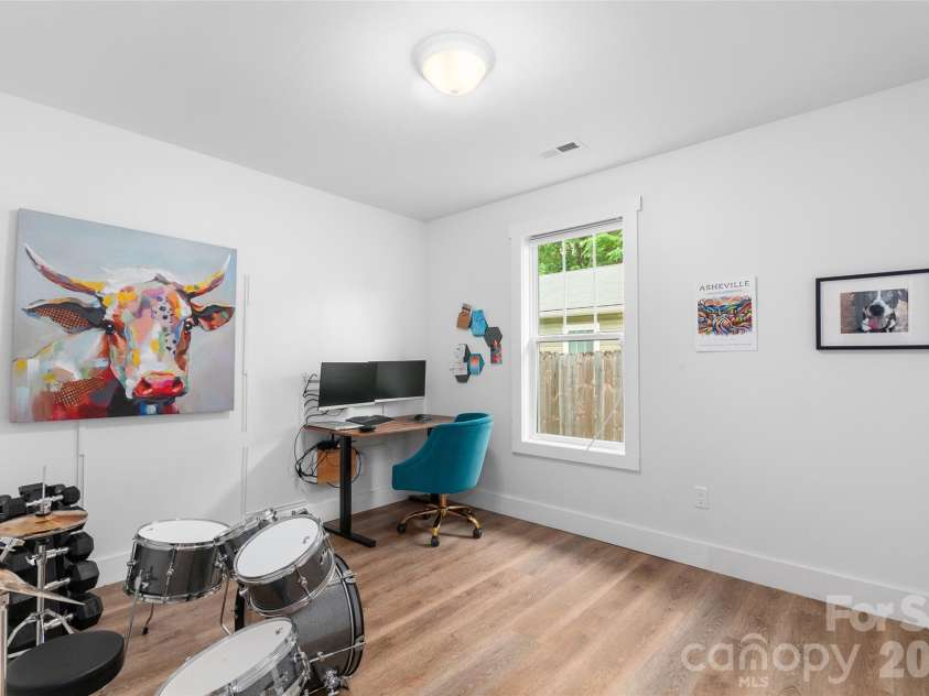 250 Virginia Avenue, Asheville, NC 28806.  MLS# CAR4411751, YatesRealty ID 42630. 