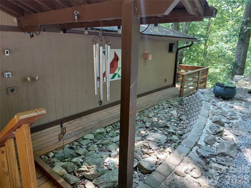 314 Blackberry Lane, Clyde, NC 28721.  MLS# CAR4388492, YatesRealty ID 42632. 