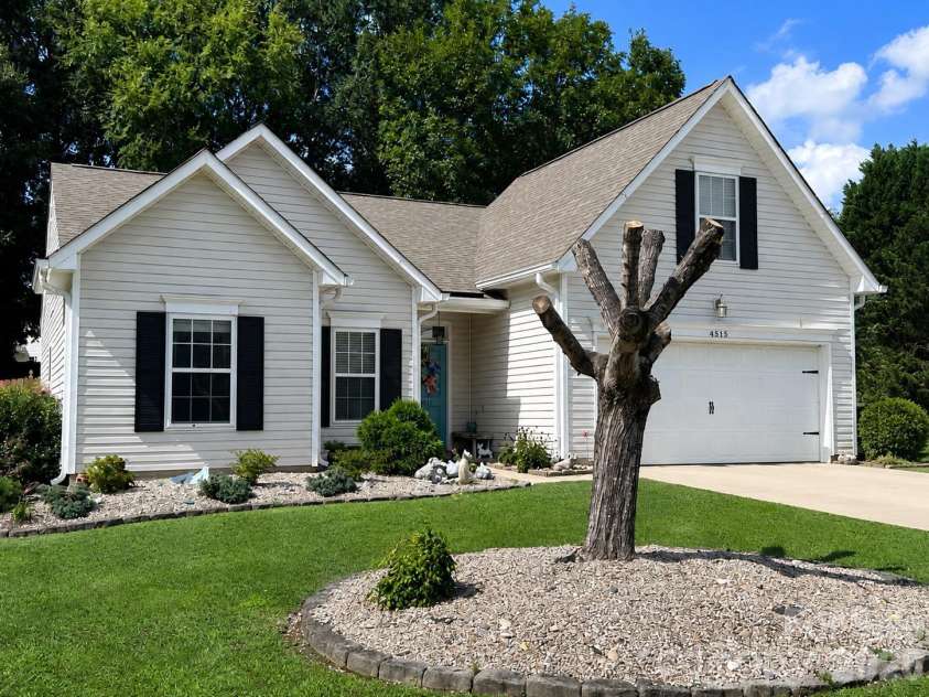 4515 Fox Thorne Drive, Charlotte, NC 28216.  MLS# CAR4411872, YatesRealty ID 42635. Front