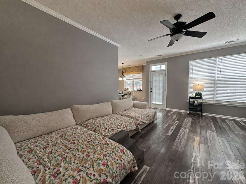 4515 Fox Thorne Drive, Charlotte, NC 28216.  MLS# CAR4411872, YatesRealty ID 42635. Great room