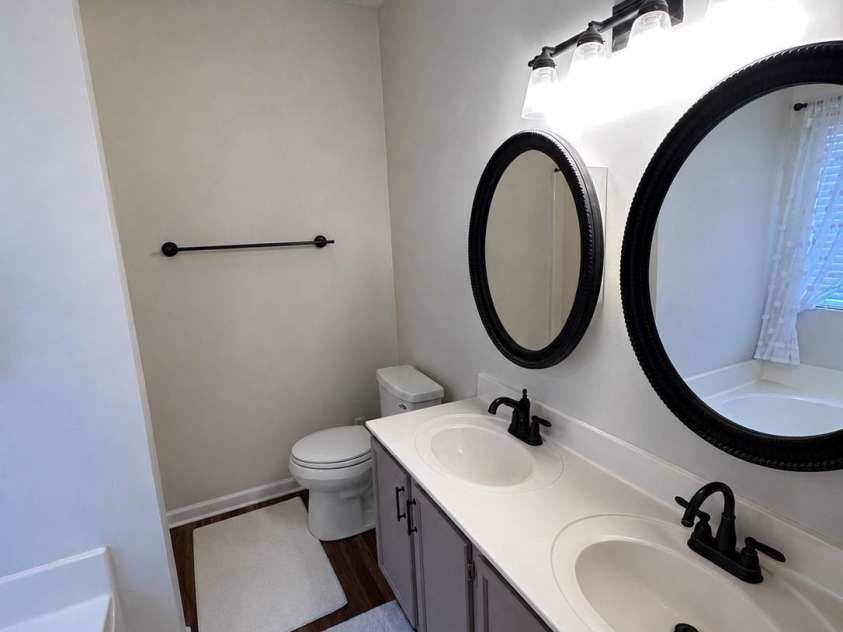 4515 Fox Thorne Drive, Charlotte, NC 28216.  MLS# CAR4411872, YatesRealty ID 42635. Primary bath