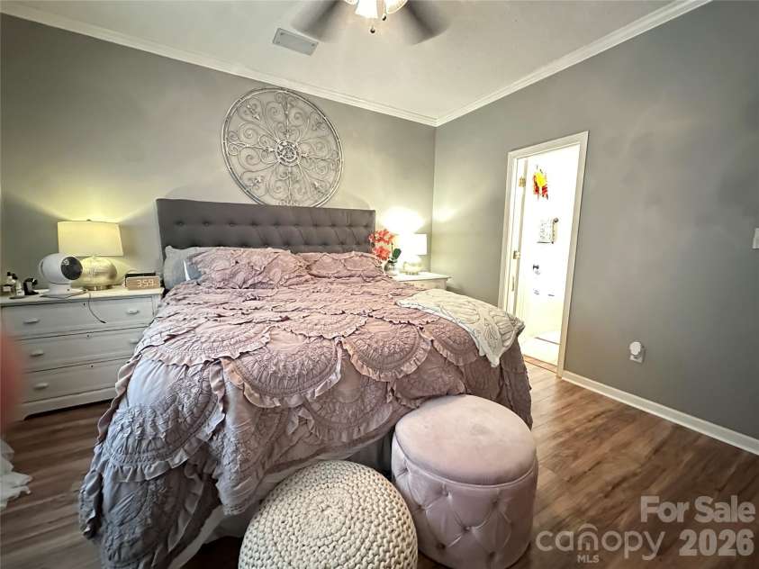 4515 Fox Thorne Drive, Charlotte, NC 28216.  MLS# CAR4411872, YatesRealty ID 42635. Primary bedroom