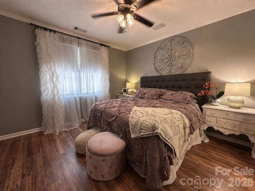 4515 Fox Thorne Drive, Charlotte, NC 28216.  MLS# CAR4411872, YatesRealty ID 42635. Primary bedroom