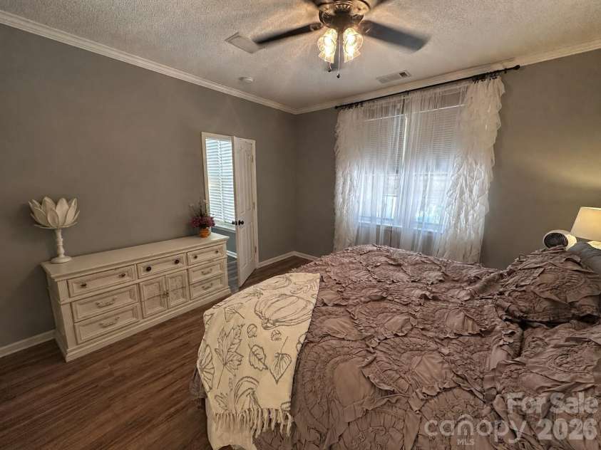 4515 Fox Thorne Drive, Charlotte, NC 28216.  MLS# CAR4411872, YatesRealty ID 42635. Primary bedroom