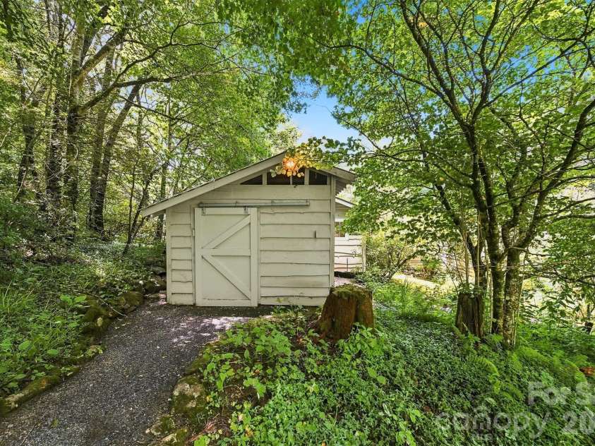 6354 Gingercake Road, Newland, NC 28657.  MLS# CAR4412931, YatesRealty ID 42636. 