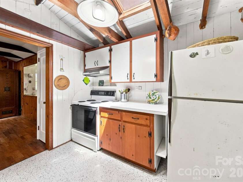 6354 Gingercake Road, Newland, NC 28657.  MLS# CAR4412931, YatesRealty ID 42636. 