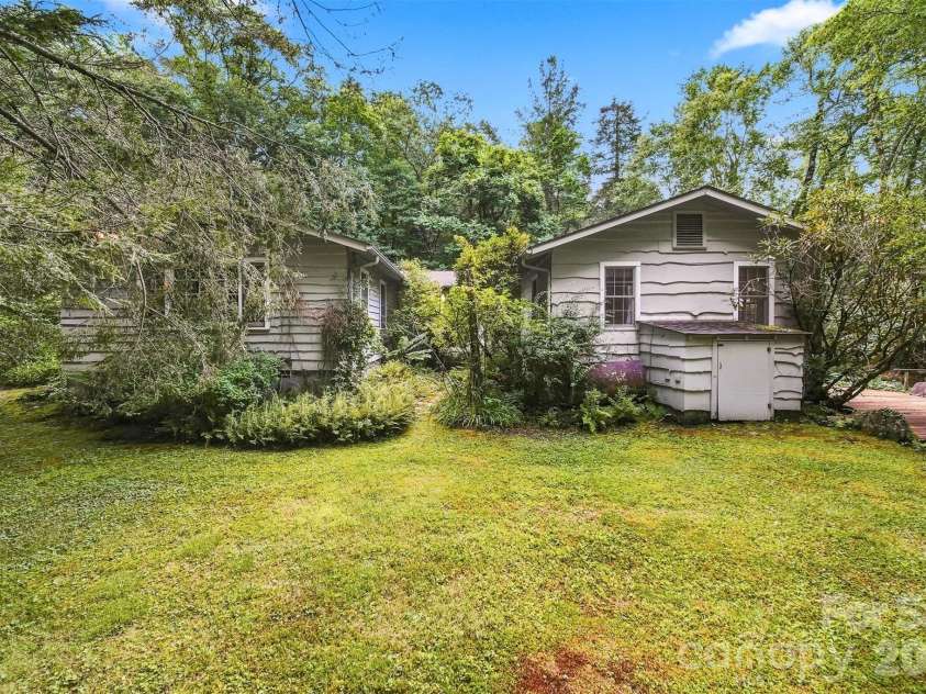 6354 Gingercake Road, Newland, NC 28657.  MLS# CAR4412931, YatesRealty ID 42636. 