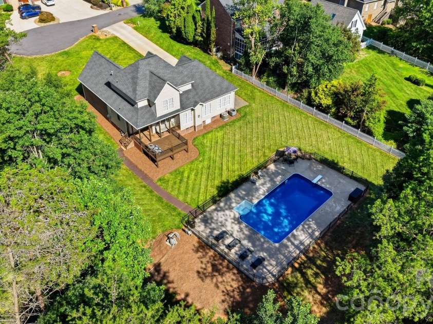4510 18th Street Lane, Hickory, NC 28601.  MLS# CAR4410657, YatesRealty ID 42637. 