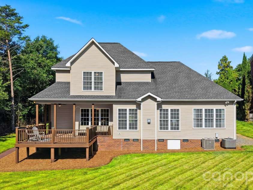 4510 18th Street Lane, Hickory, NC 28601.  MLS# CAR4410657, YatesRealty ID 42637. 