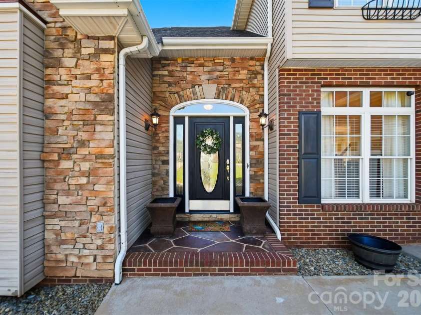 4510 18th Street Lane, Hickory, NC 28601.  MLS# CAR4410657, YatesRealty ID 42637. 