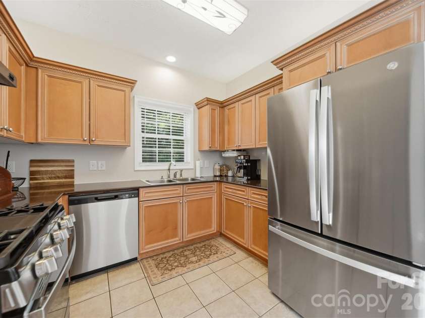 4510 18th Street Lane, Hickory, NC 28601.  MLS# CAR4410657, YatesRealty ID 42637. 