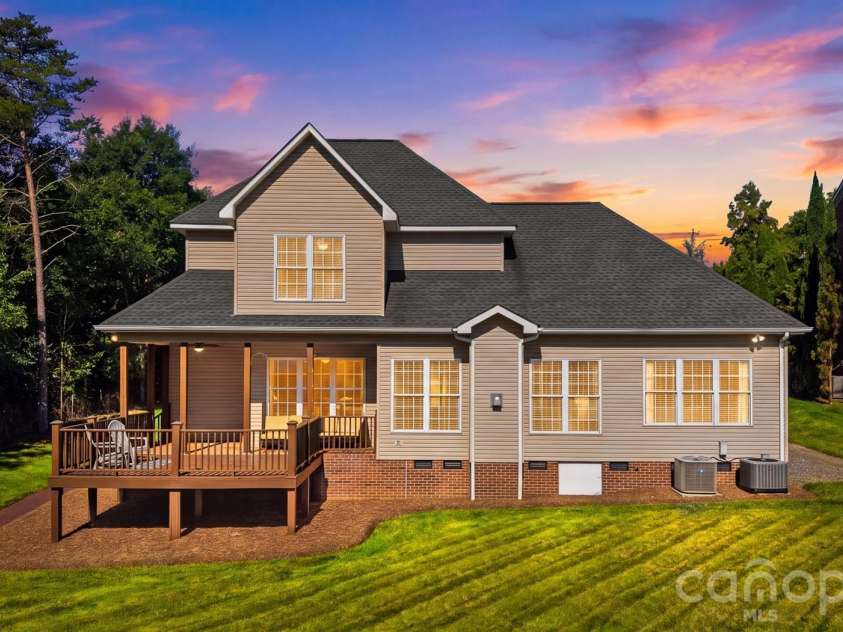 4510 18th Street Lane, Hickory, NC 28601.  MLS# CAR4410657, YatesRealty ID 42637. 