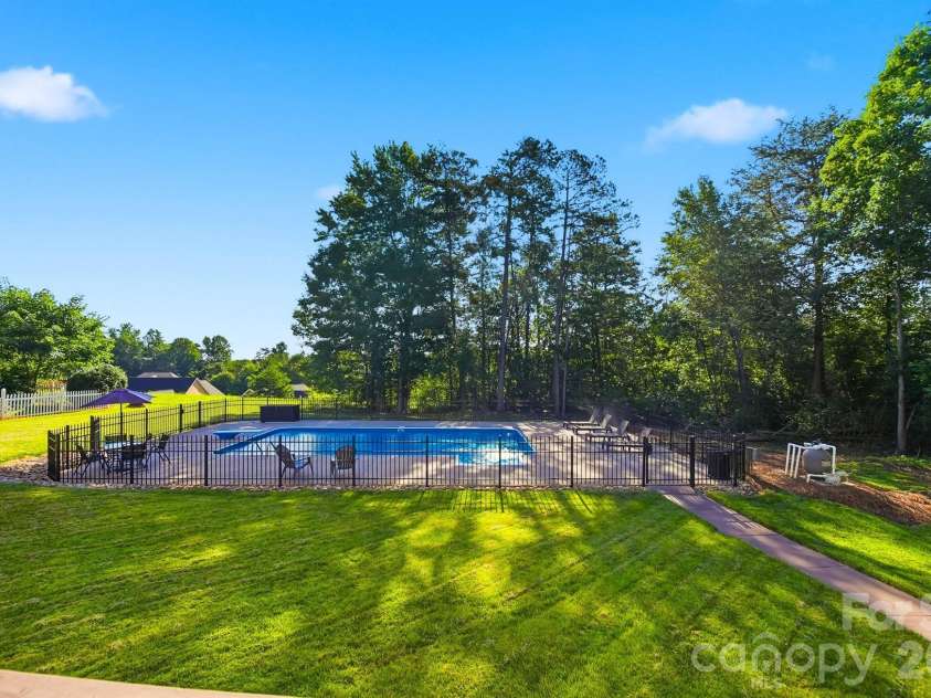 4510 18th Street Lane, Hickory, NC 28601.  MLS# CAR4410657, YatesRealty ID 42637. 