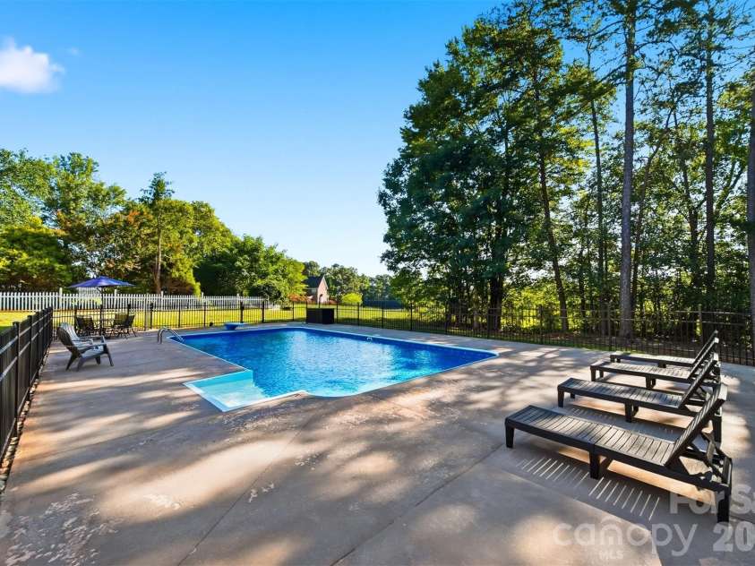 4510 18th Street Lane, Hickory, NC 28601.  MLS# CAR4410657, YatesRealty ID 42637. 
