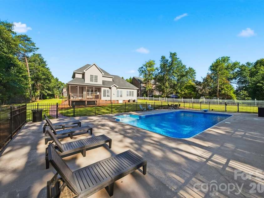 4510 18th Street Lane, Hickory, NC 28601.  MLS# CAR4410657, YatesRealty ID 42637. 