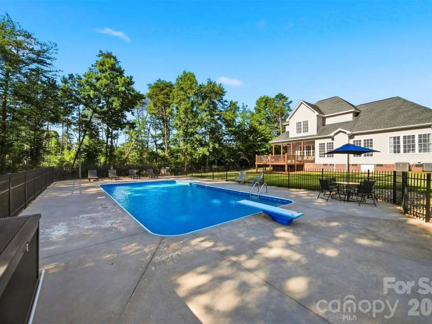 4510 18th Street Lane, Hickory, NC 28601.  MLS# CAR4410657, YatesRealty ID 42637. 