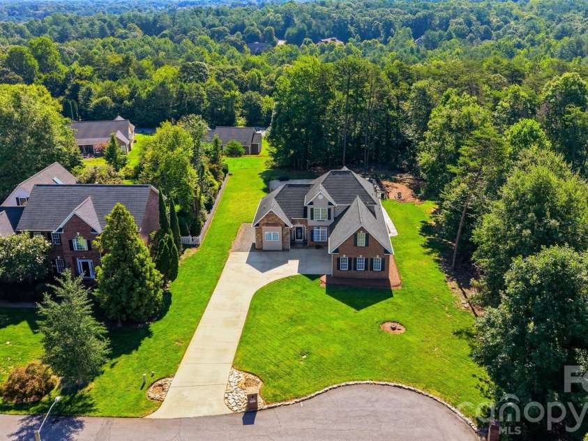 4510 18th Street Lane, Hickory, NC 28601.  MLS# CAR4410657, YatesRealty ID 42637. 
