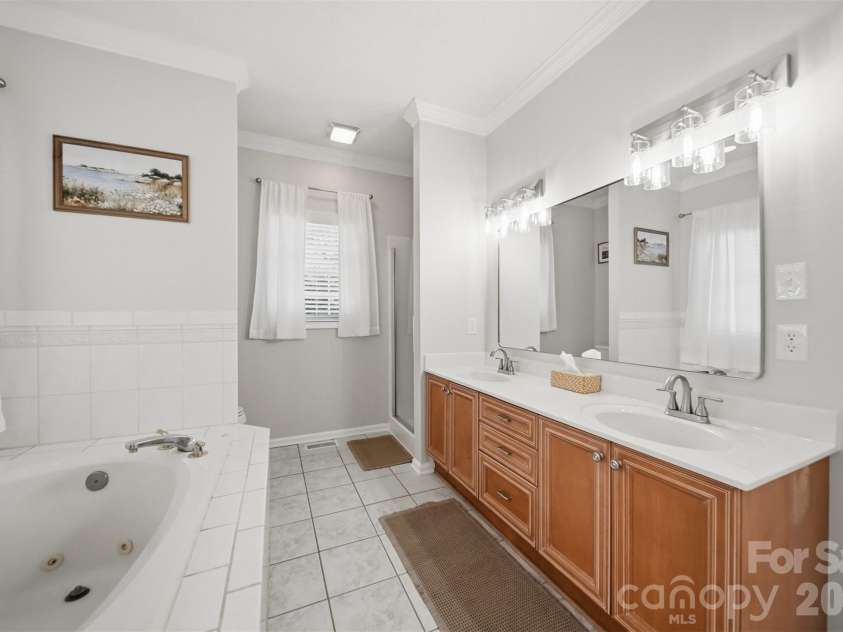 4510 18th Street Lane, Hickory, NC 28601.  MLS# CAR4410657, YatesRealty ID 42637. Primary Bathroom