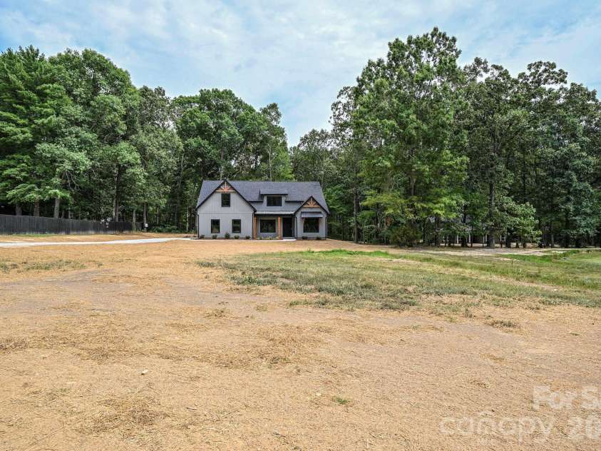 1822 New Salem Road, Monroe, NC 28110.  MLS# CAR4402589, YatesRealty ID 42638. 