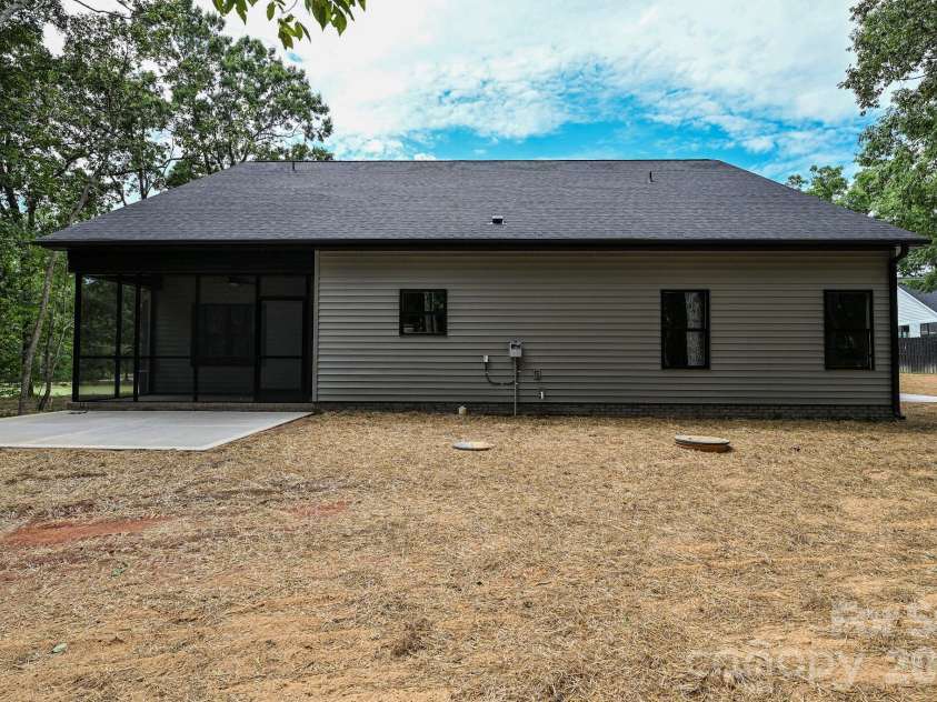 1822 New Salem Road, Monroe, NC 28110.  MLS# CAR4402589, YatesRealty ID 42638. 