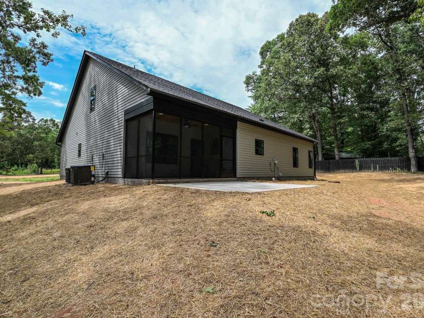 1822 New Salem Road, Monroe, NC 28110.  MLS# CAR4402589, YatesRealty ID 42638. 