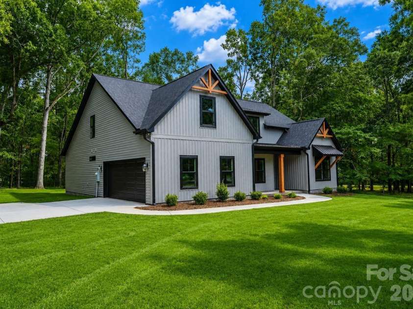 1822 New Salem Road, Monroe, NC 28110.  MLS# CAR4402589, YatesRealty ID 42638. 
