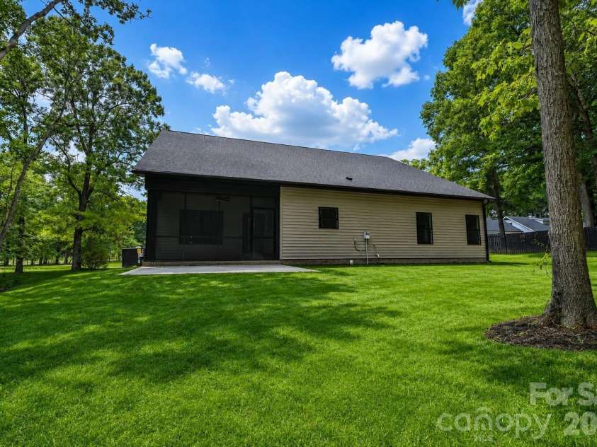1822 New Salem Road, Monroe, NC 28110.  MLS# CAR4402589, YatesRealty ID 42638. 
